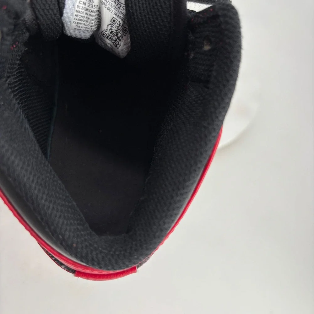 Jordan 1 Mid Sneakers Kids 4.5Y Black Red Banned 554725-074 Leather High Top